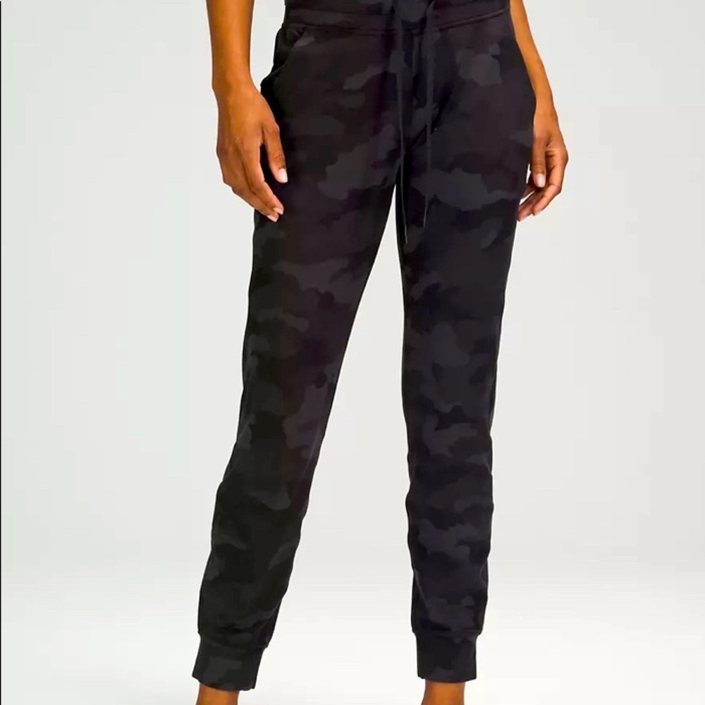 Lululemon On the Move High Rise Jogger, 2, Heritage 365 Camo Deep Coal Multi